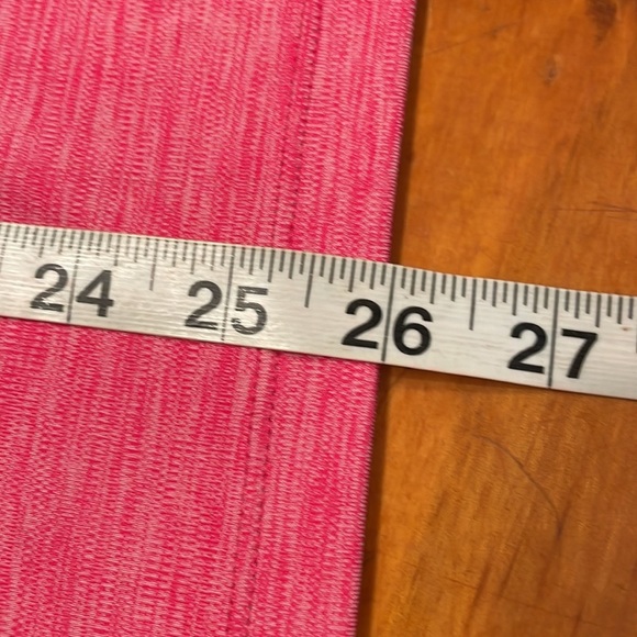 NWOT Medium Under Armour Heat Gear pink sleeveless v-neck tank top - Picture 12 of 13